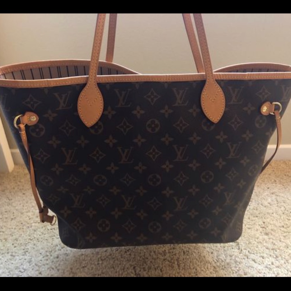 Louis Vuitton Purse - Picture 2 of 3